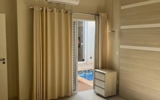 Casa com painel solar, móveis planejados e piscina – Birigui