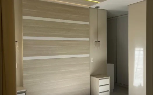 Casa com painel solar, móveis planejados e piscina – Birigui