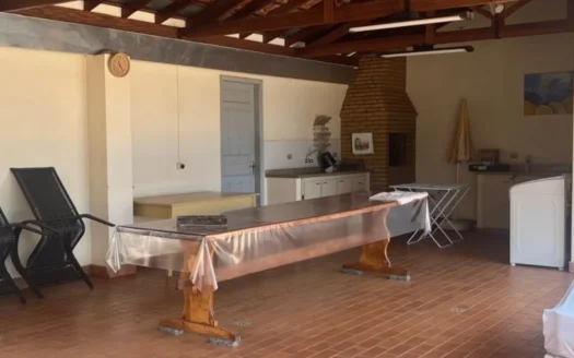 Casa com piscina próxima ao centro de Birigui