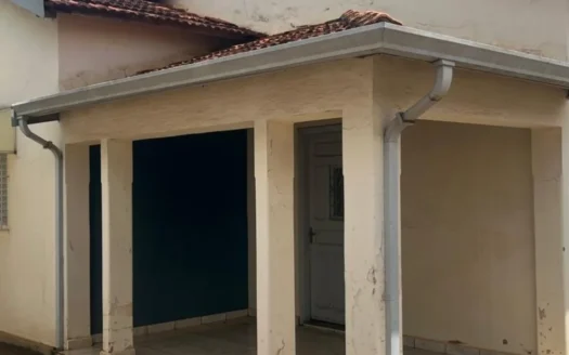 Casa com piscina próxima ao centro de Birigui