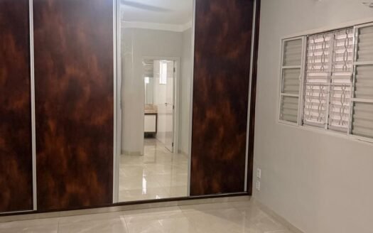 Casa com 3 quartos sendo 1 suíte no centro de Birigui